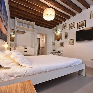 Gasthof Lively Castello Comfort Private Bath & Privacy